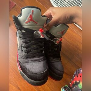 Jordan 5 Satin Bred.